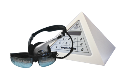 Brainlight-System mit Visualisierungsbrille, Kopfhörer und pyramidenförmigem Steuergerät
